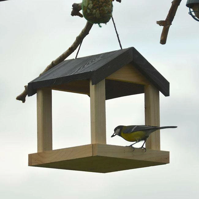 ESSCHERT DESIGN Wooden Fly Through Hanging Platform Feeder 6 ESSCHERT DESIGN Wooden Fly Through Hanging Platform Feeder - Image 4